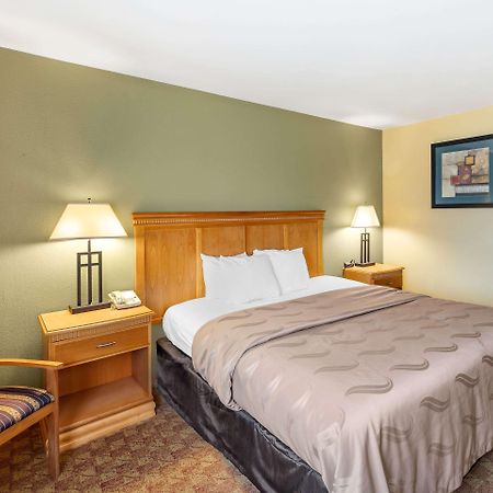 Rodeway Inn South Hutchinson Esterno foto