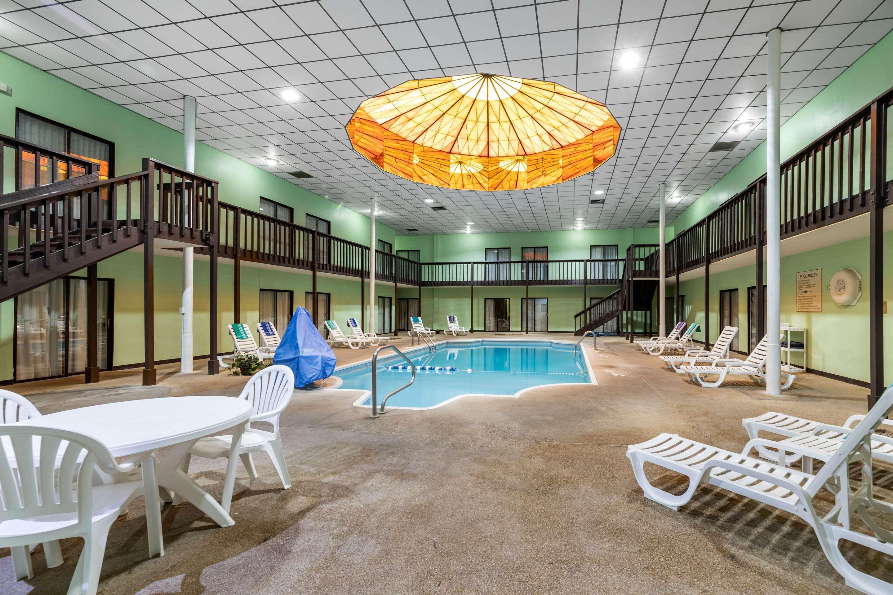 Rodeway Inn South Hutchinson Esterno foto