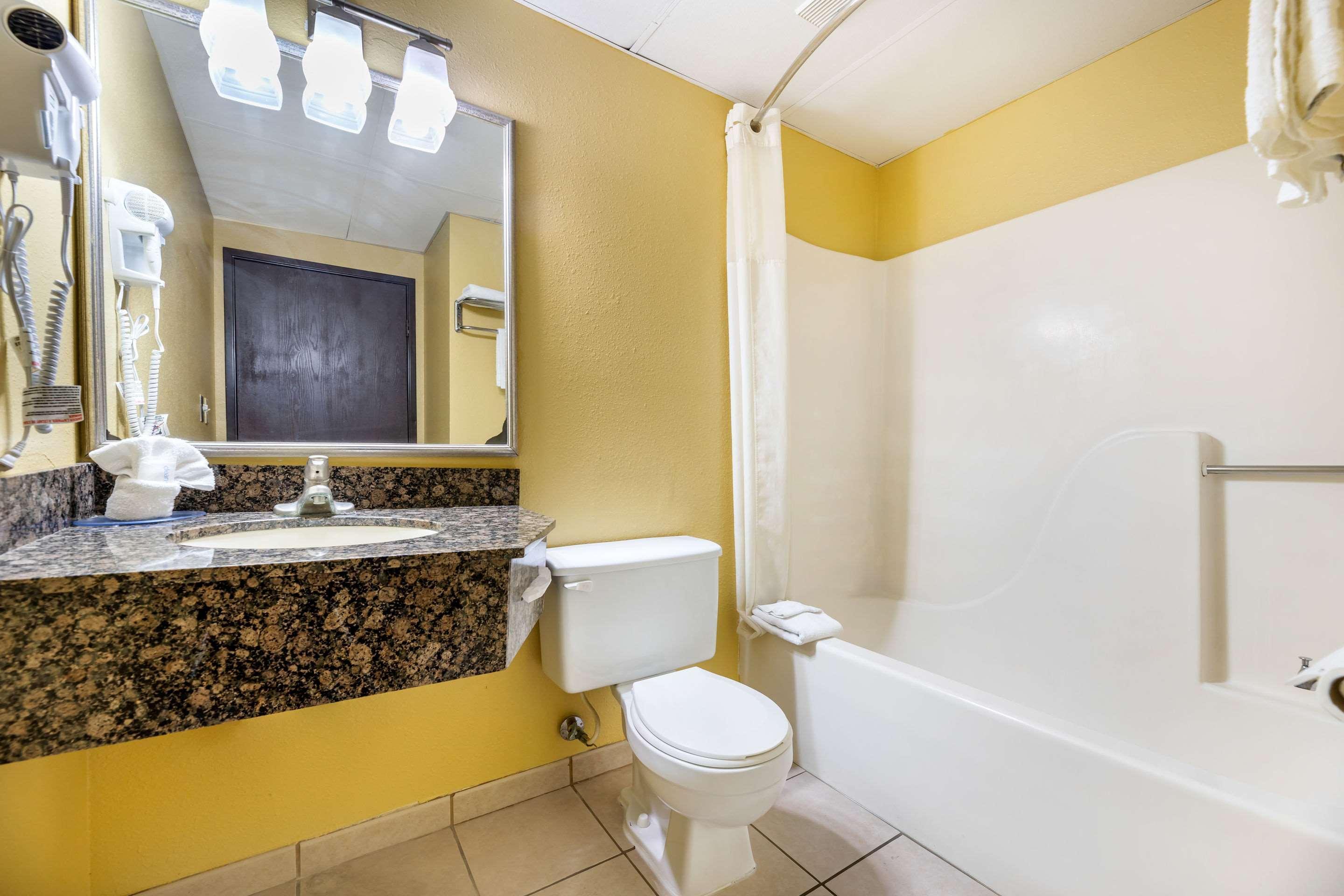 Rodeway Inn South Hutchinson Esterno foto