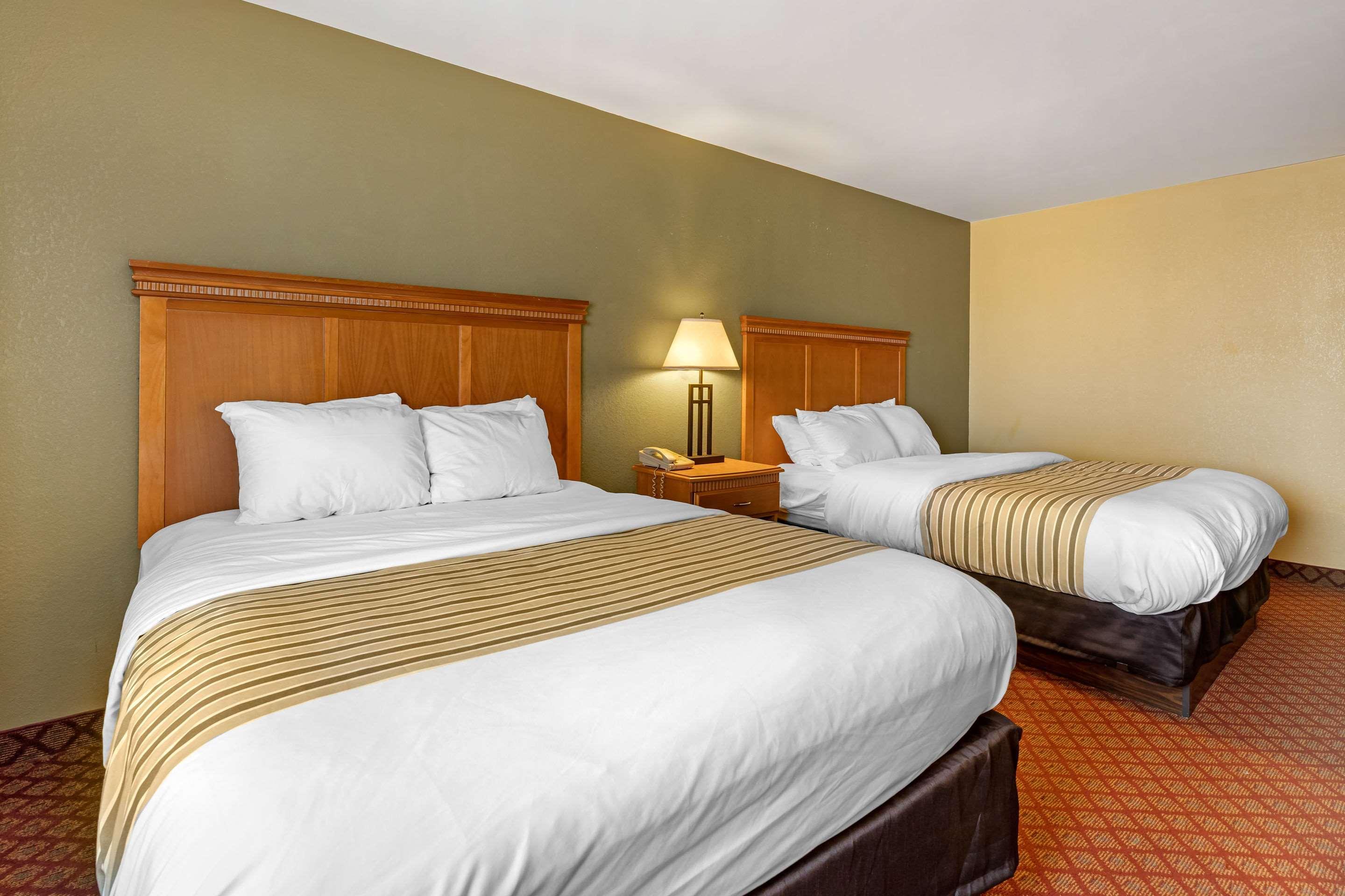 Rodeway Inn South Hutchinson Esterno foto