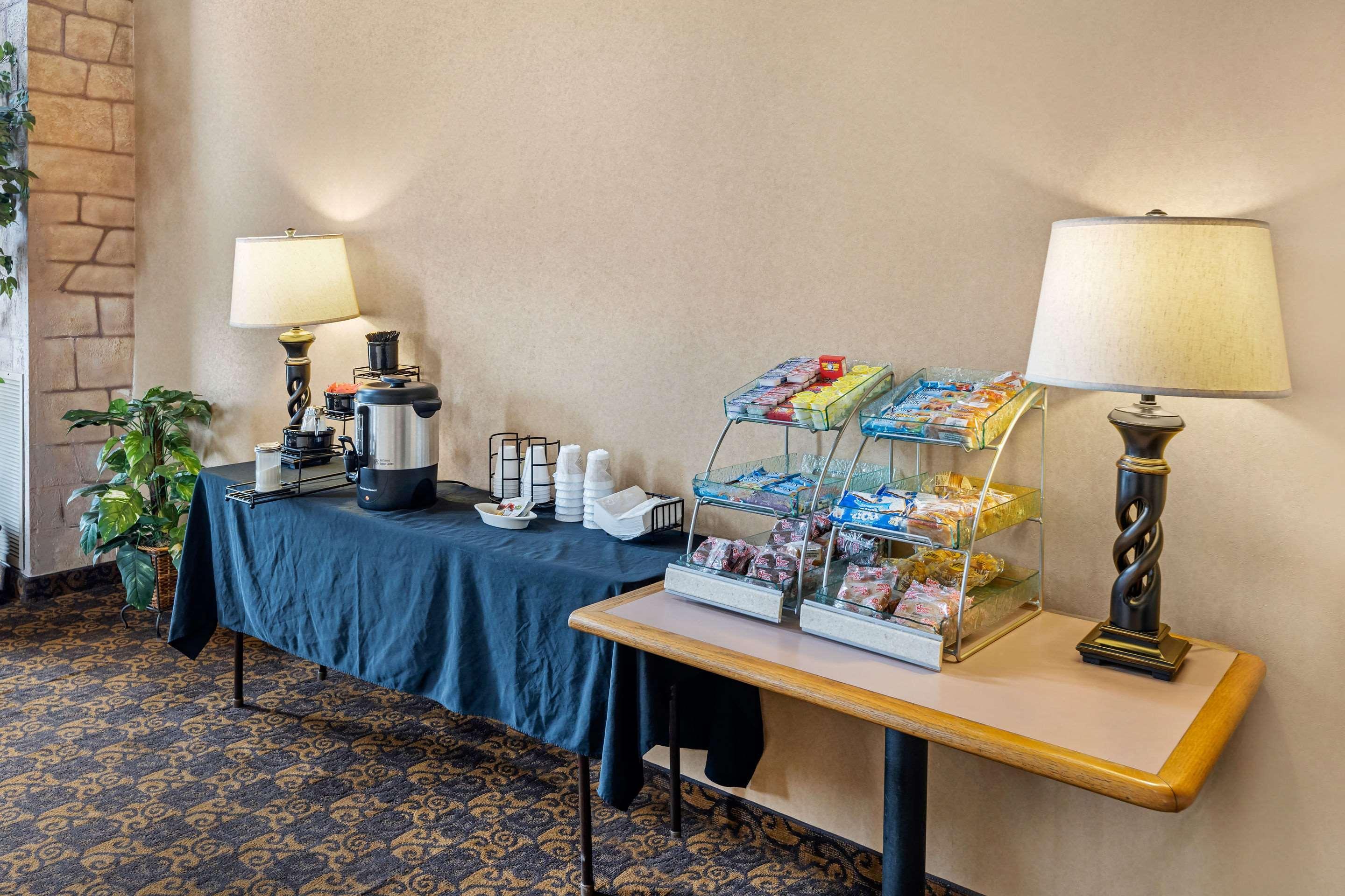 Rodeway Inn South Hutchinson Esterno foto