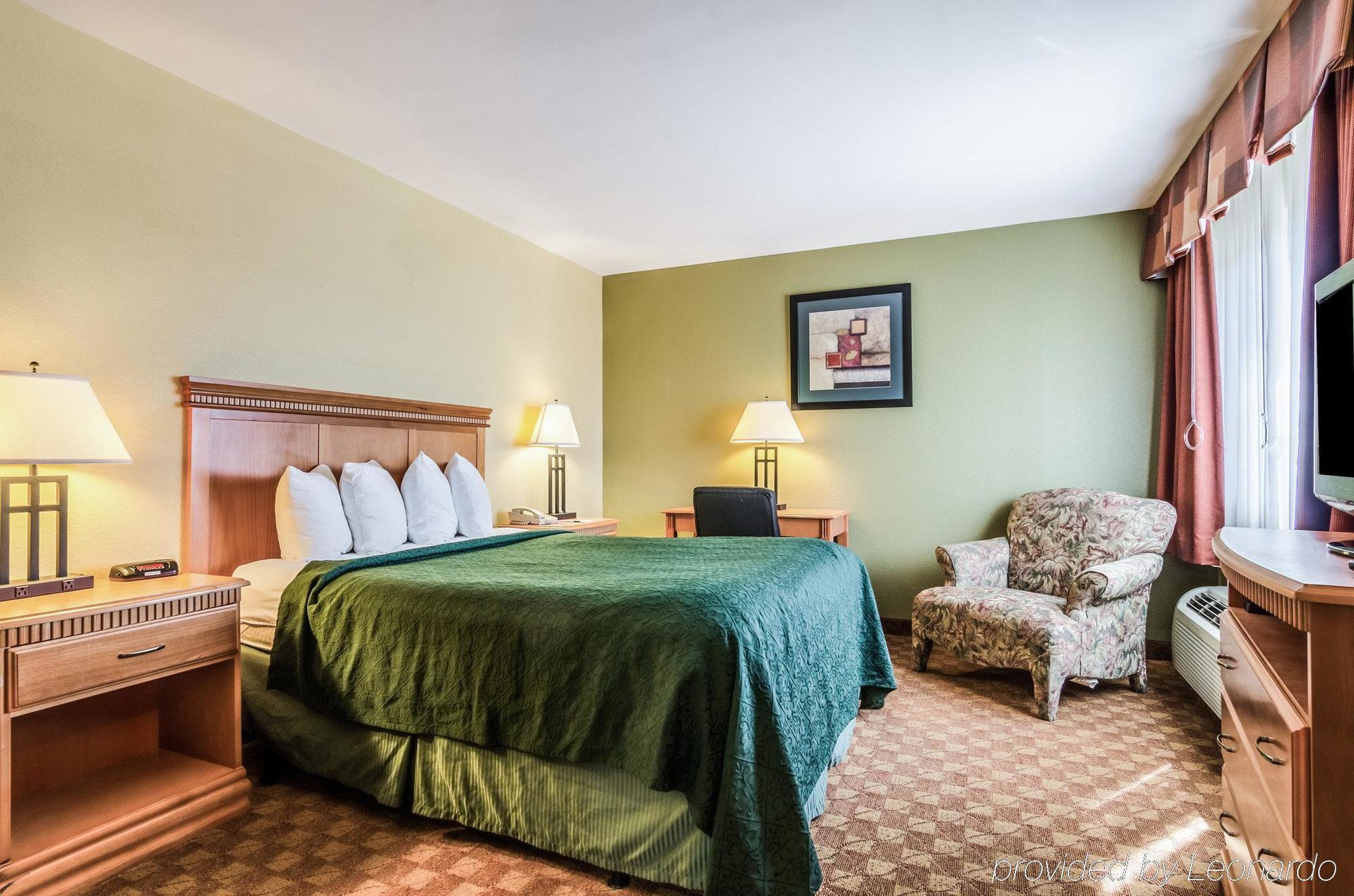 Rodeway Inn South Hutchinson Esterno foto