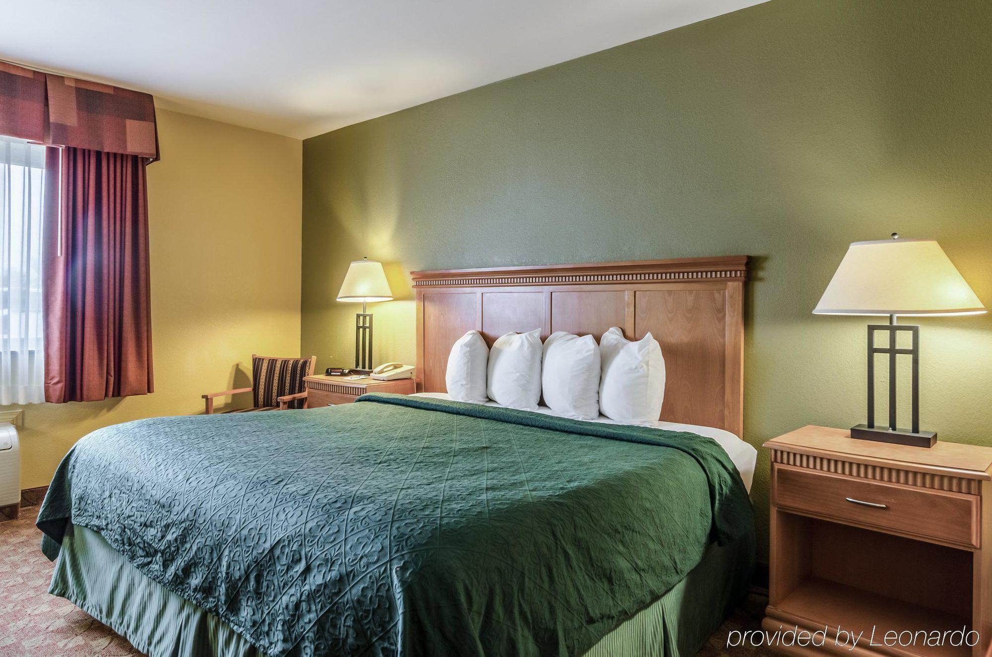 Rodeway Inn South Hutchinson Esterno foto