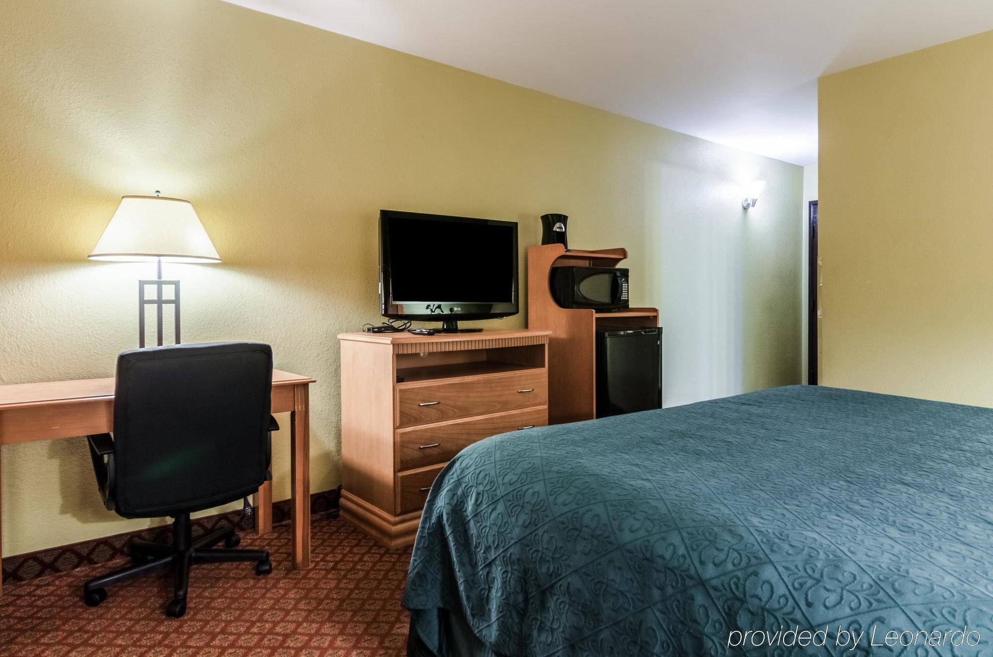 Rodeway Inn South Hutchinson Esterno foto
