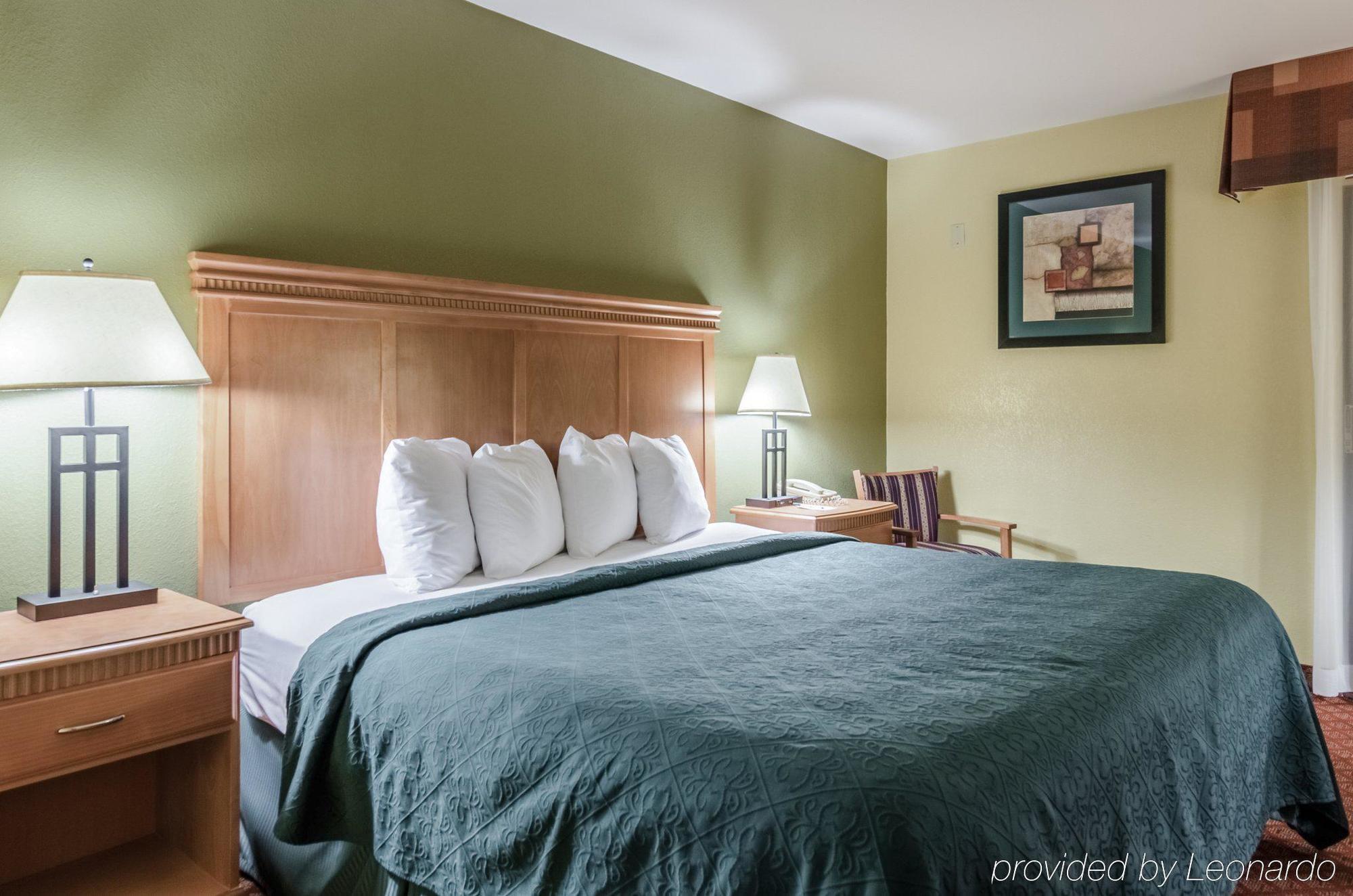 Rodeway Inn South Hutchinson Esterno foto
