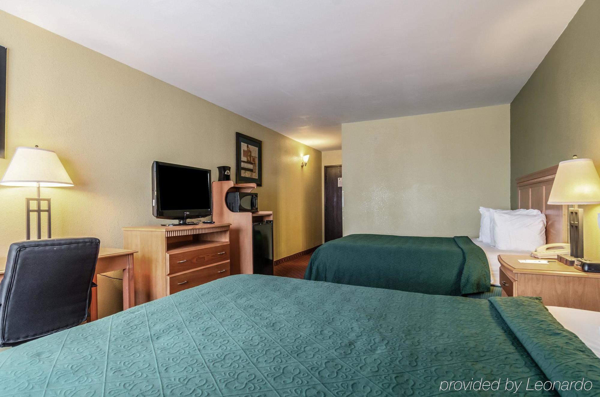 Rodeway Inn South Hutchinson Esterno foto