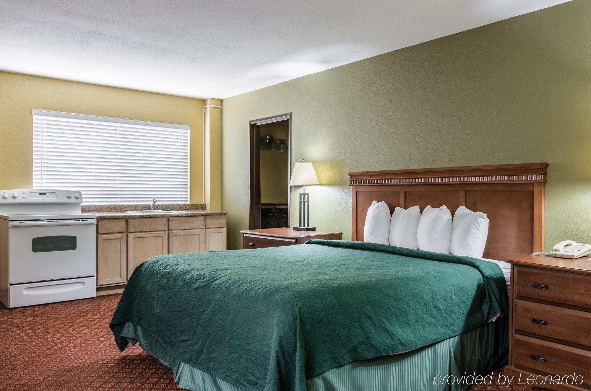 Rodeway Inn South Hutchinson Esterno foto