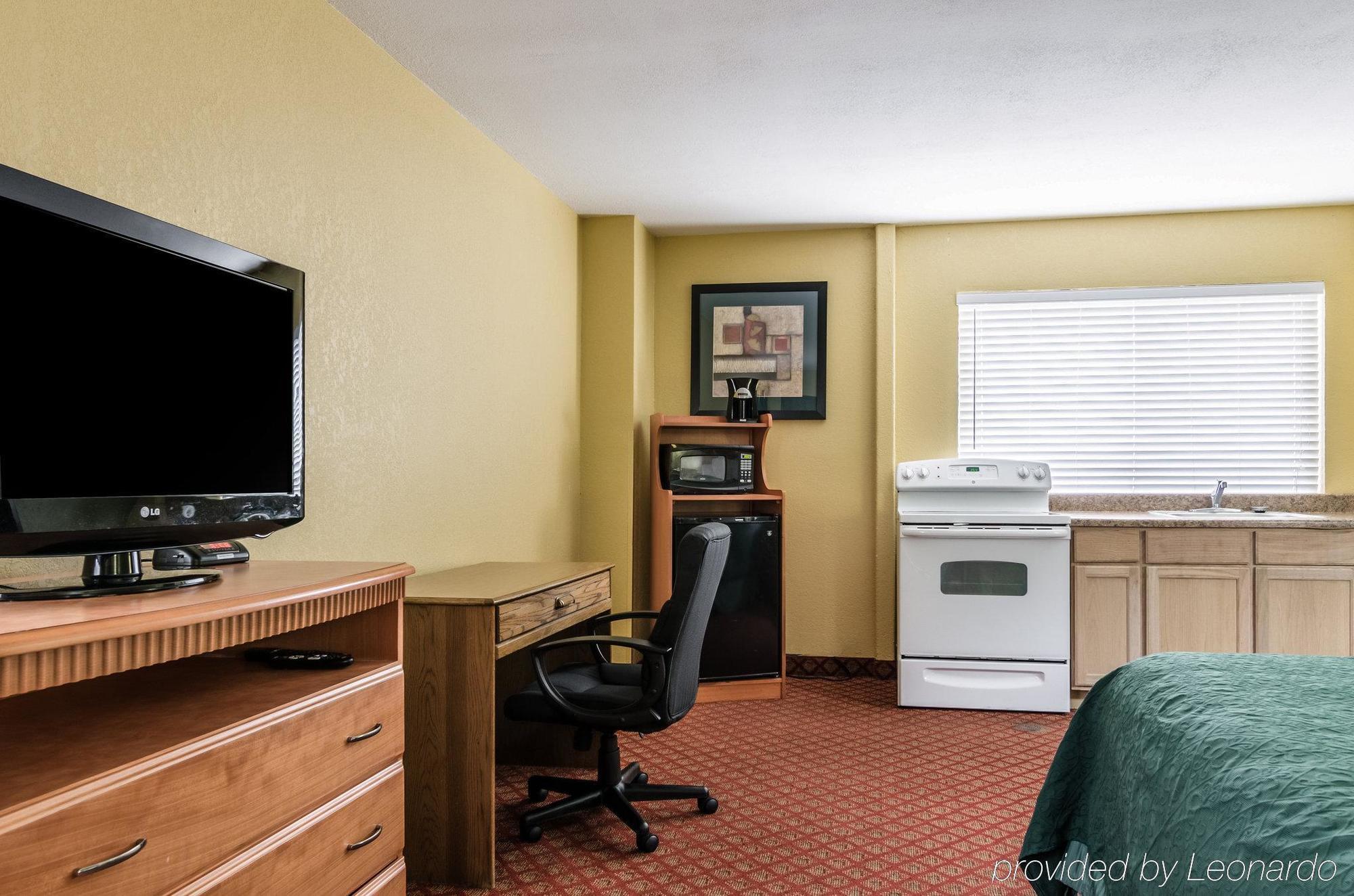 Rodeway Inn South Hutchinson Esterno foto