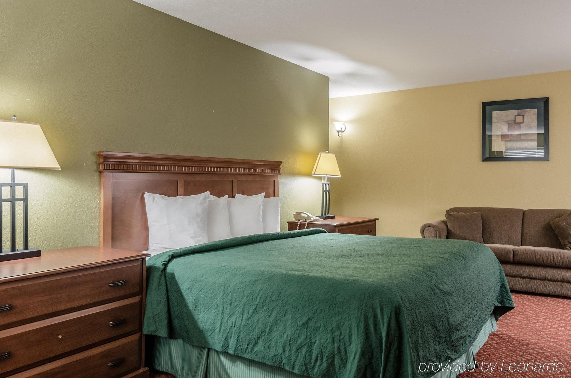 Rodeway Inn South Hutchinson Esterno foto