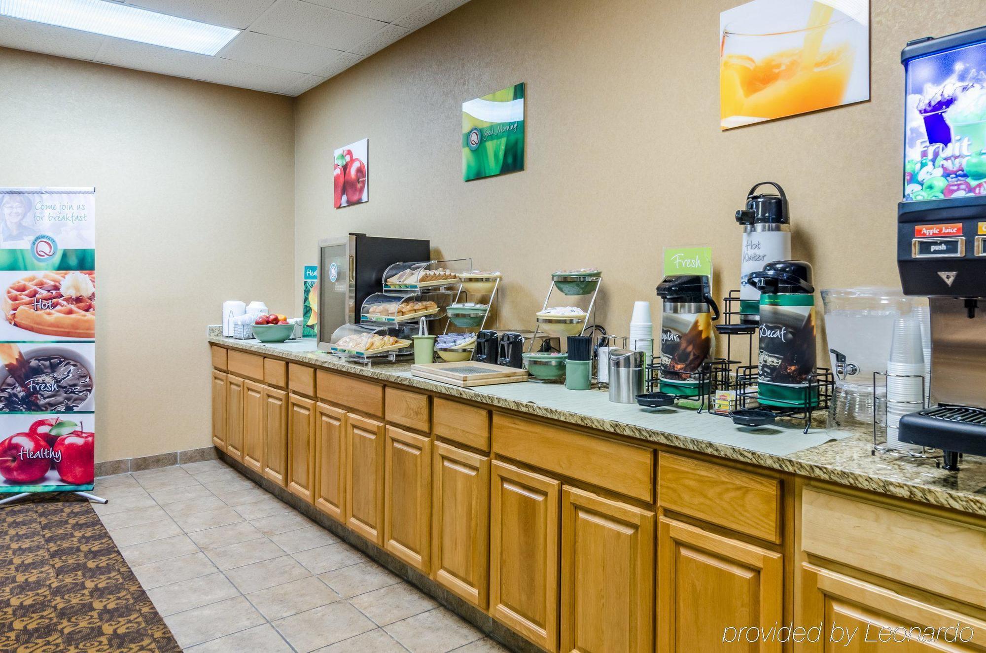 Rodeway Inn South Hutchinson Esterno foto