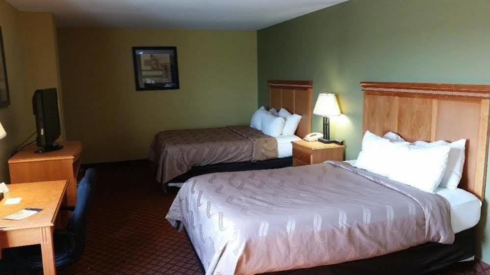 Rodeway Inn South Hutchinson Esterno foto